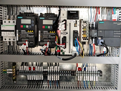 Top Labeler / Bottom Labeler